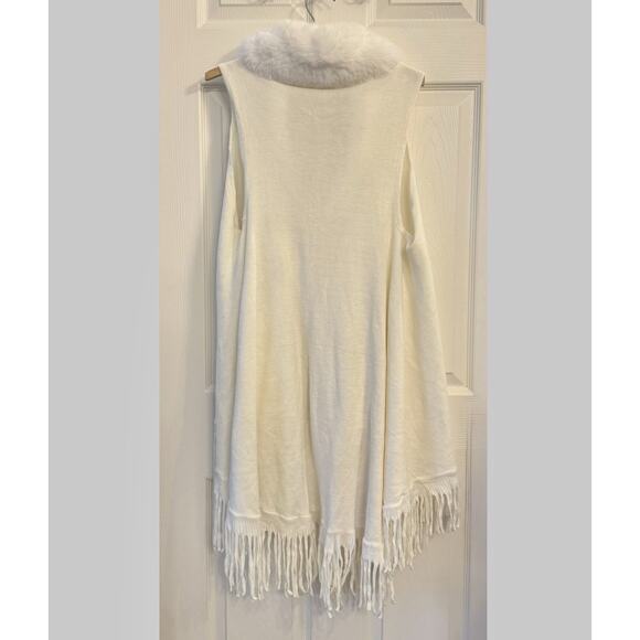 Chic White Faux Fur Trim Vest - Picture 2 of 3